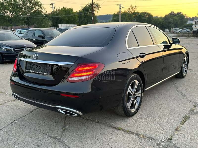 Mercedes Benz E 220 CDI 4MATIC PREMIUM