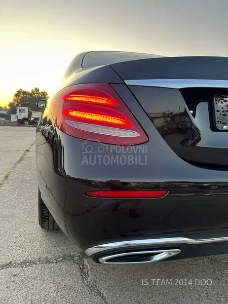 Mercedes Benz E 220 CDI 4MATIC PREMIUM