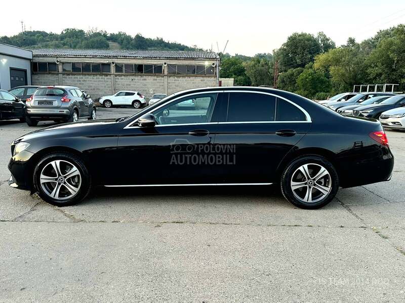 Mercedes Benz E 220 CDI 4MATIC PREMIUM