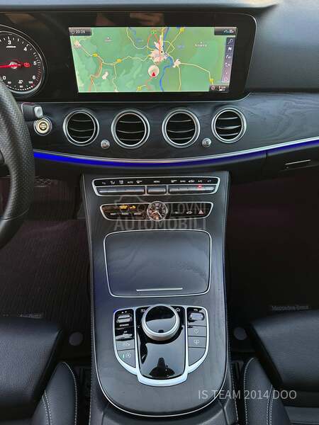 Mercedes Benz E 220 CDI 4MATIC PREMIUM