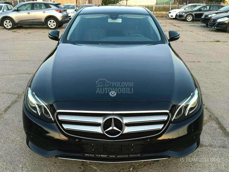 Mercedes Benz E 220 CDI 4MATIC PREMIUM