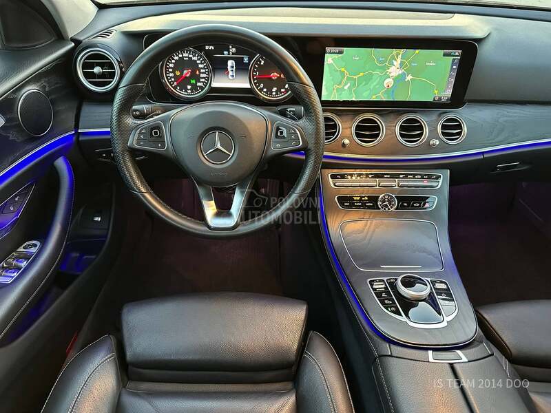 Mercedes Benz E 220 CDI 4MATIC PREMIUM