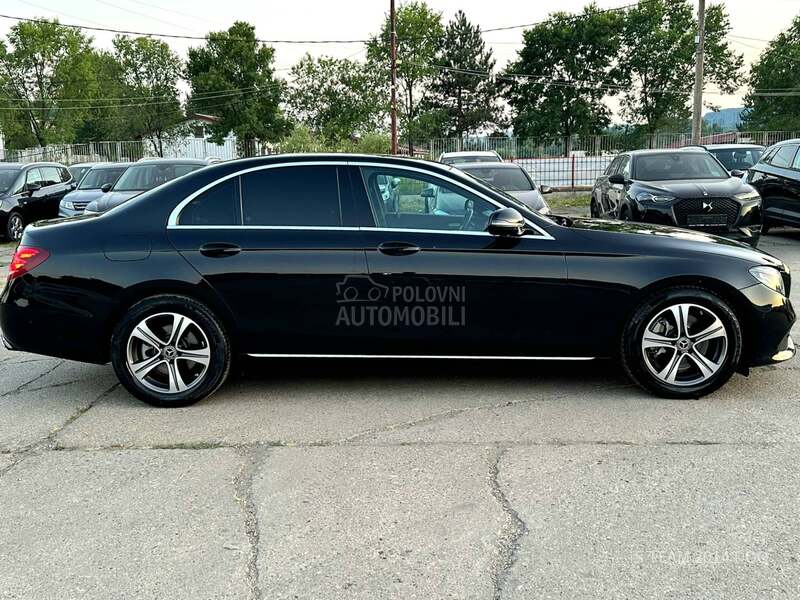 Mercedes Benz E 220 CDI 4MATIC PREMIUM