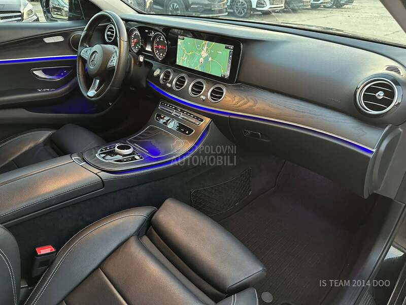 Mercedes Benz E 220 CDI 4MATIC PREMIUM