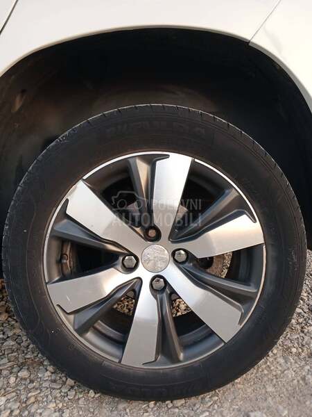 Peugeot 2008 1.6 E-HDI ALLURE