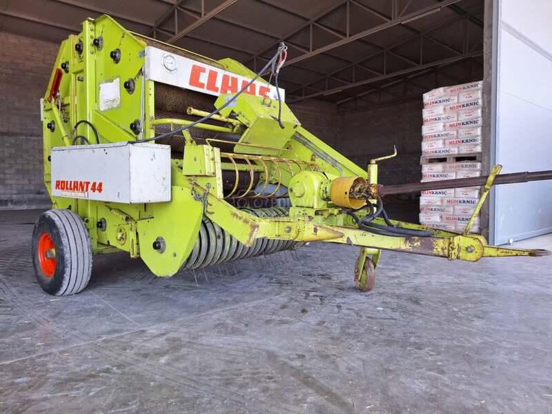 Claas Rollant 44 Dodavač Mase