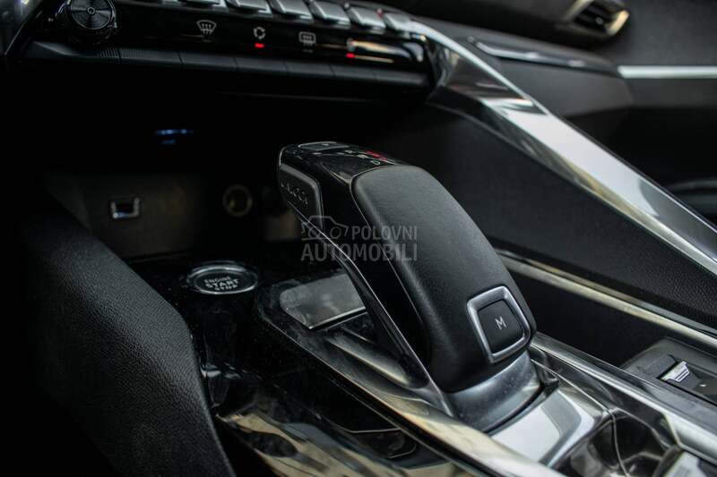 Peugeot 5008 1.5hdi ALLURE 7 sed