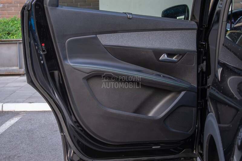 Peugeot 5008 1.5hdi ALLURE 7 sed