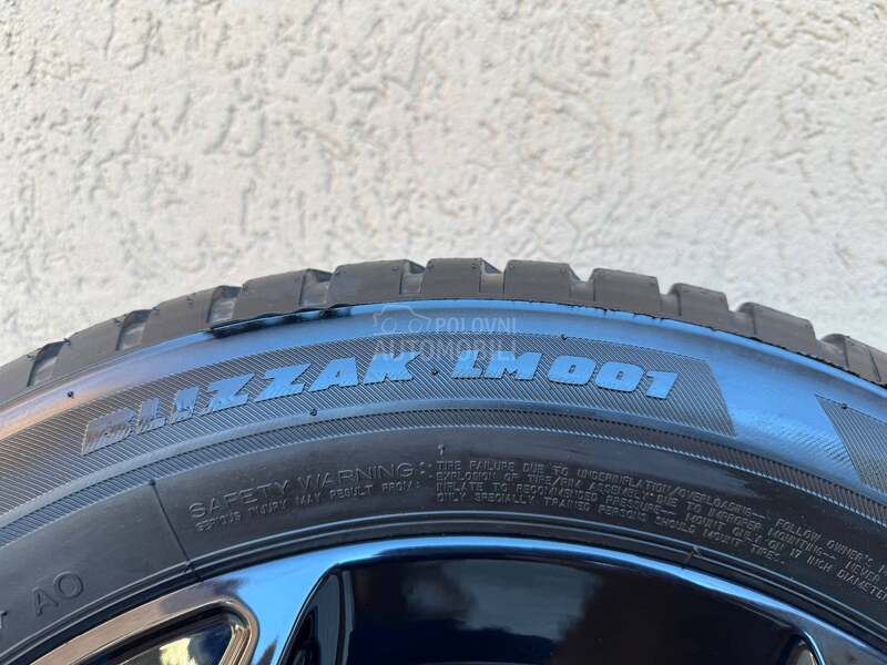 Bridgestone 215/55 R17 Zimska