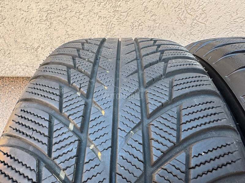 Bridgestone 215/55 R17 Zimska