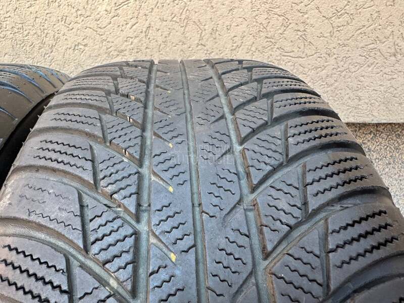 Bridgestone 215/55 R17 Zimska