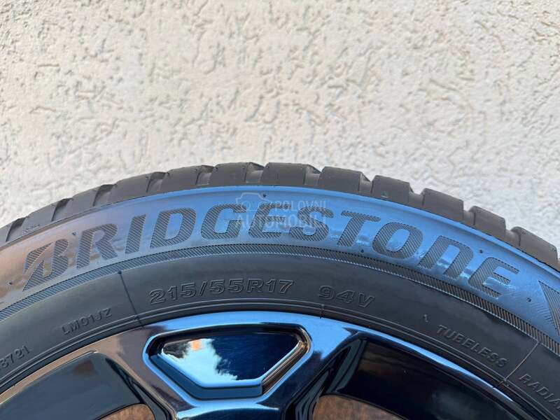 Bridgestone 215/55 R17 Zimska