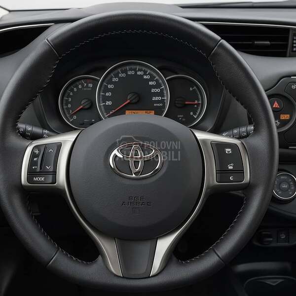 Toyota Yaris N.O.V...C.H