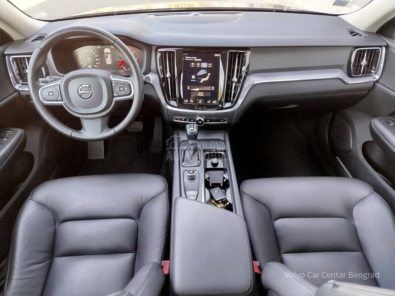 Volvo V60 2.0 D3 MOMENTUM A/T