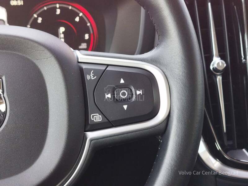 Volvo V60 2.0 D3 MOMENTUM A/T