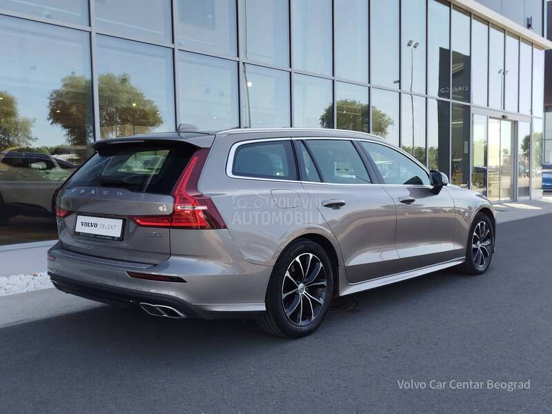 Volvo V60 2.0 D3 MOMENTUM A/T