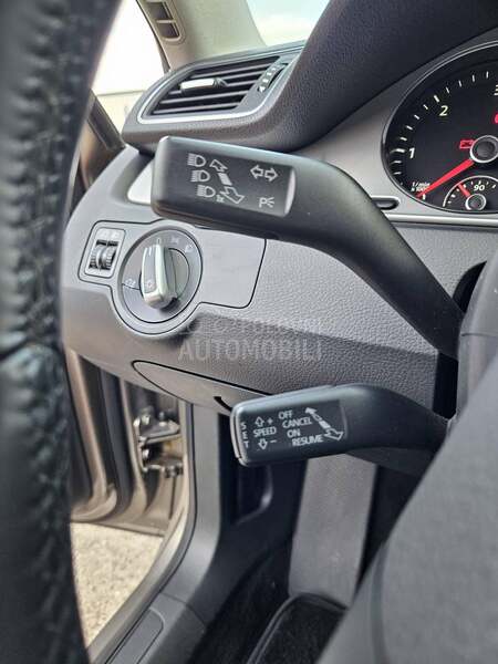 Volkswagen Passat B7 1.6 TDI HIGHLINE