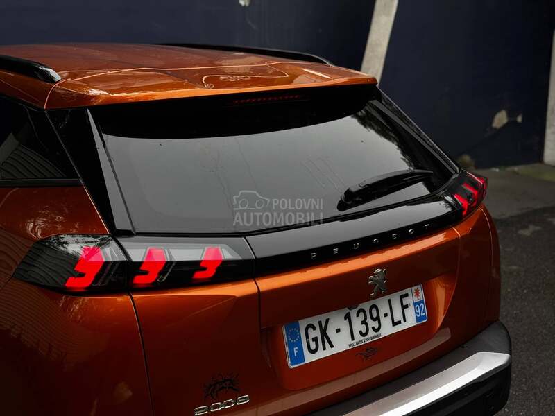 Peugeot 2008 1.5 / A/T / ALLURE