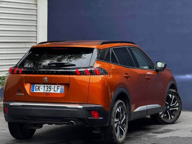 Peugeot 2008 1.5 / A/T / ALLURE