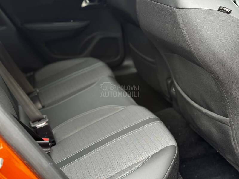 Peugeot 2008 1.5 / A/T / ALLURE