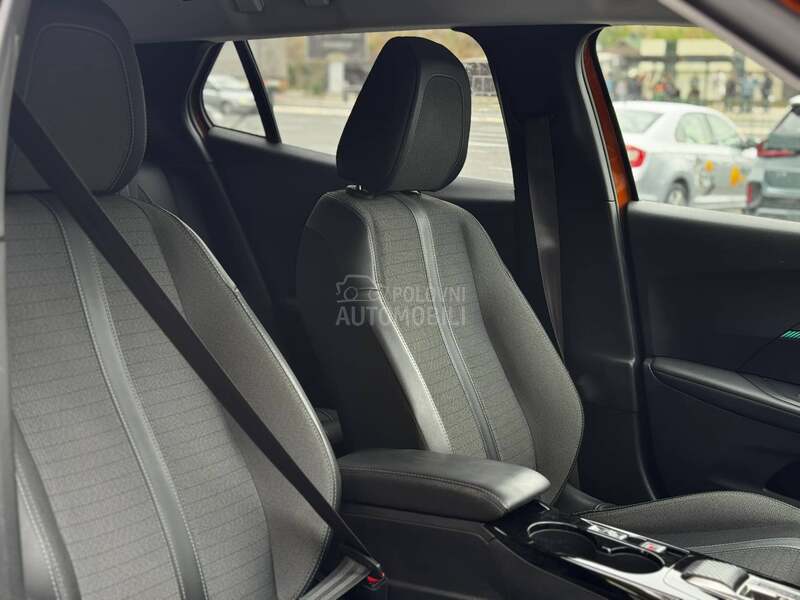 Peugeot 2008 1.5 / A/T / ALLURE