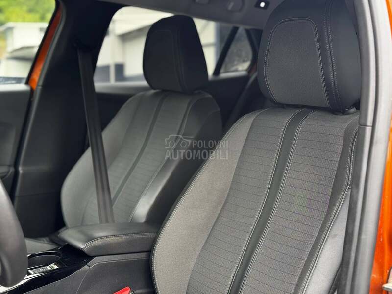 Peugeot 2008 1.5 / A/T / ALLURE