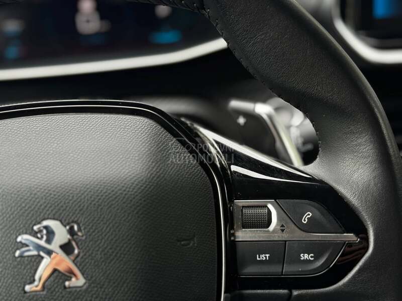 Peugeot 2008 1.5 / A/T / ALLURE