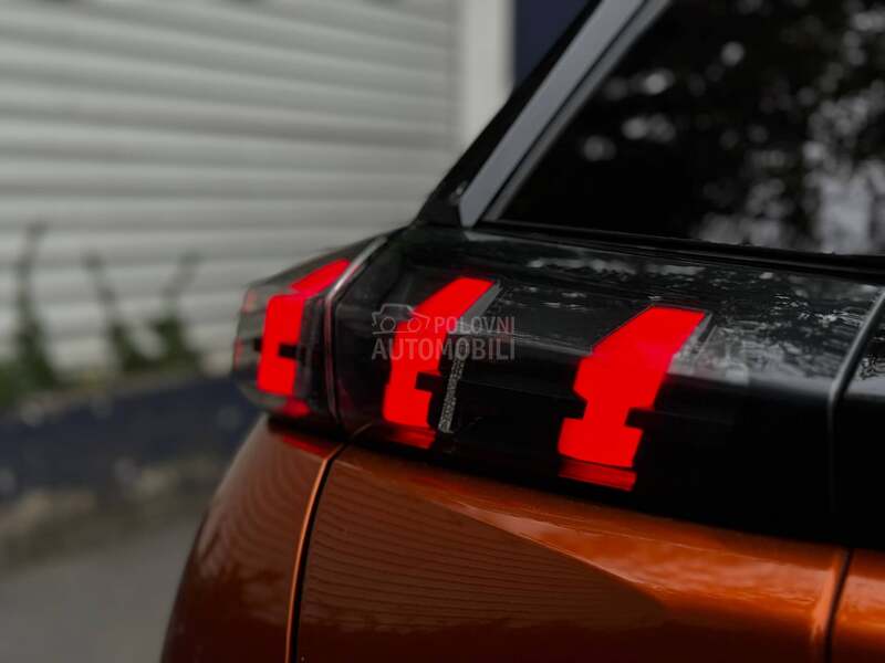 Peugeot 2008 1.5 / A/T / ALLURE