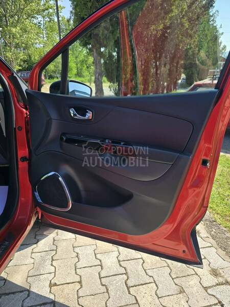 Renault Captur HELLY HANSEN NOV