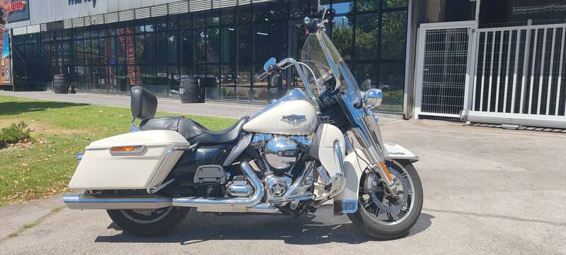 Harley Davidson Road King Police
