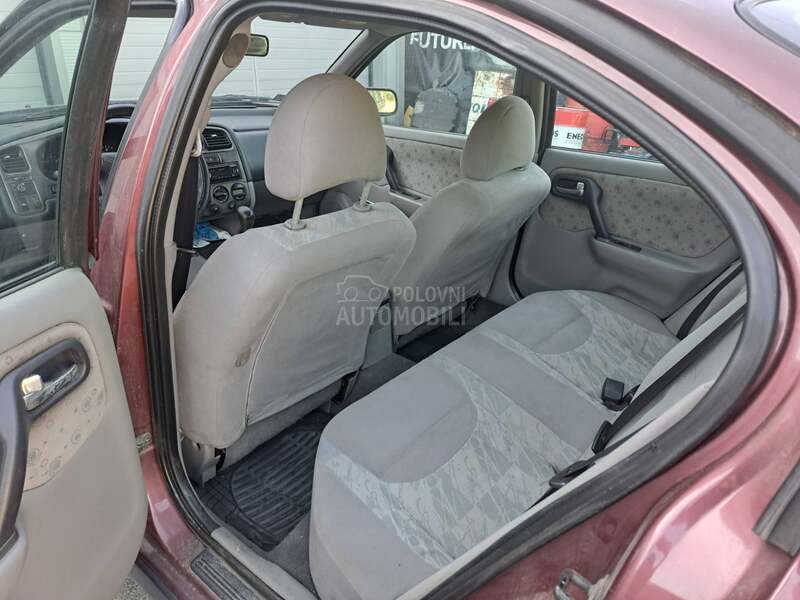 Nissan Primera 