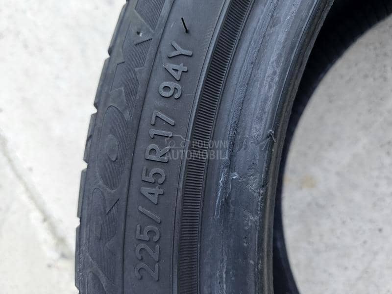 Toyo 225/45 R17 Letnja