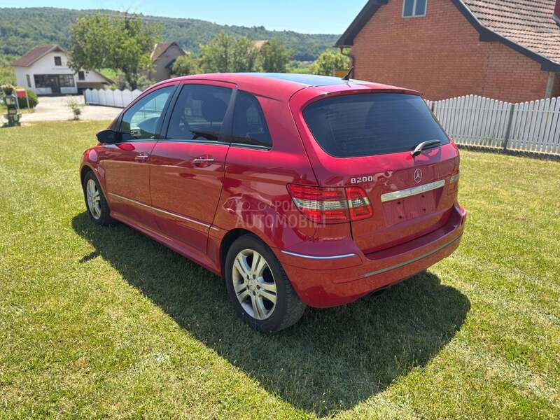 Mercedes Benz B 200 