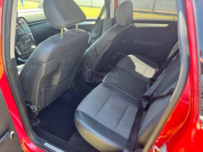 Mercedes Benz B 200 