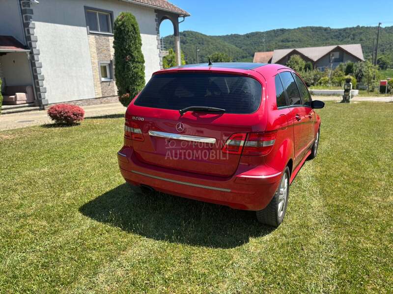 Mercedes Benz B 200 