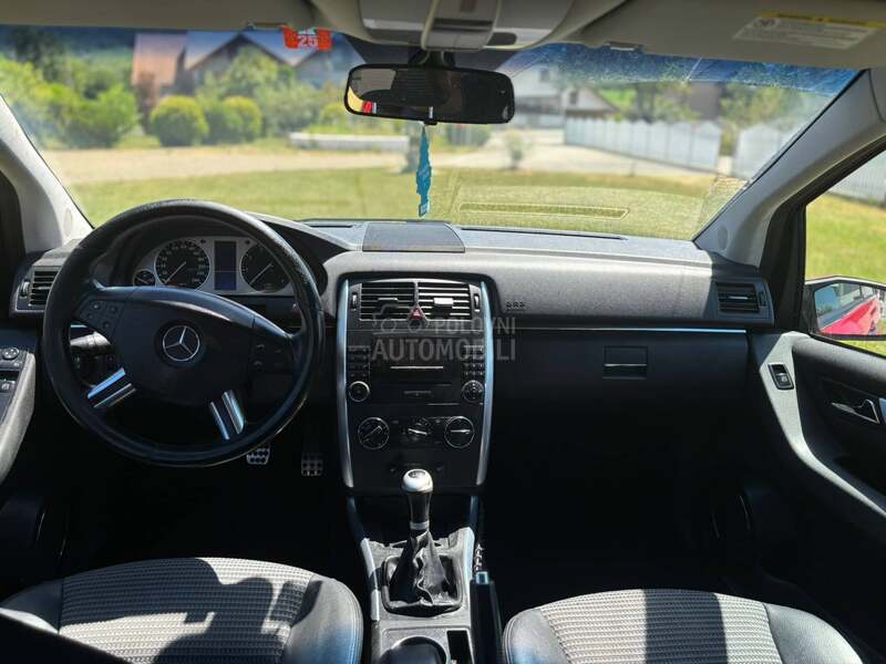 Mercedes Benz B 200 
