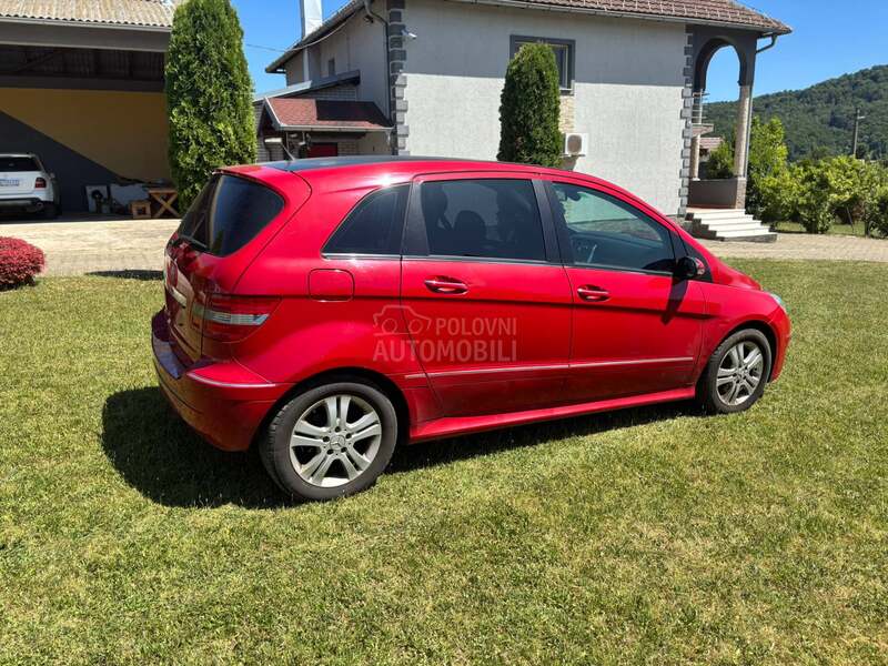Mercedes Benz B 200 