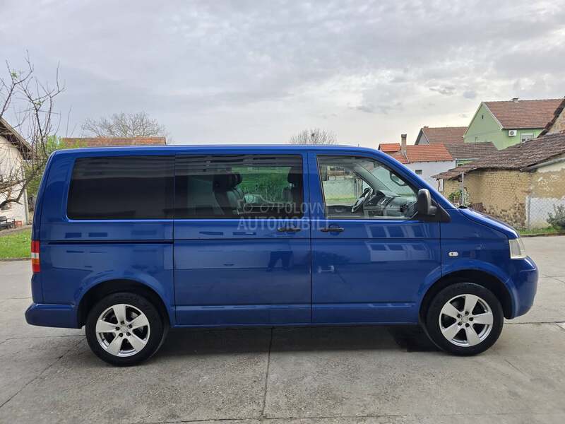 Volkswagen Transporter T5 2.5 TDI//KOMBINOVAN//