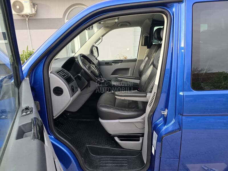 Volkswagen Transporter T5 2.5 TDI//KOMBINOVAN//