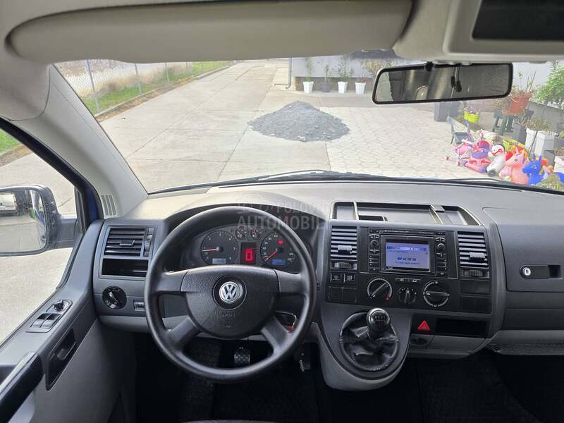 Volkswagen Transporter T5 2.5 TDI//KOMBINOVAN//