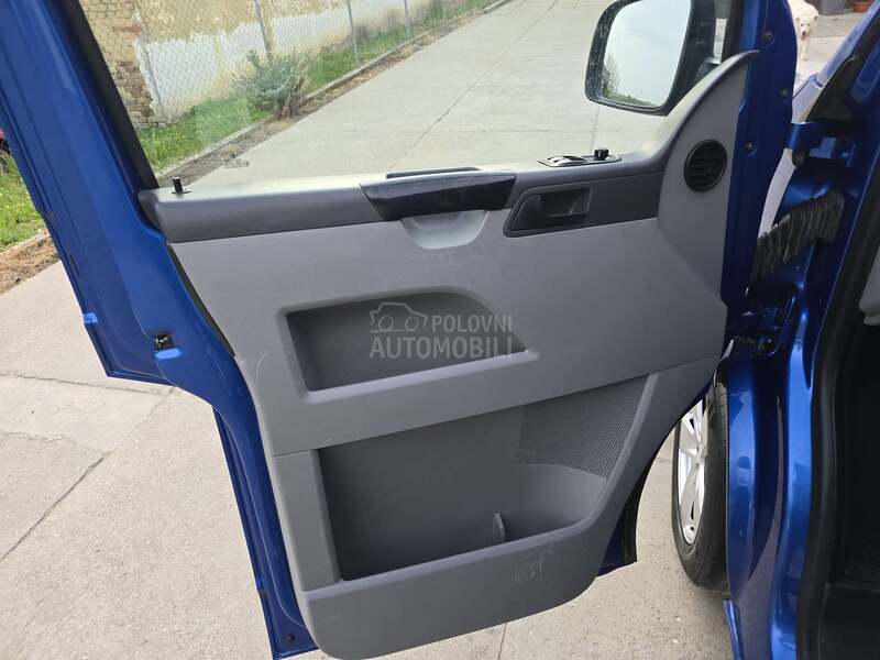 Volkswagen Transporter T5 2.5 TDI//KOMBINOVAN//