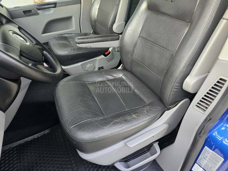 Volkswagen Transporter T5 2.5 TDI//KOMBINOVAN//