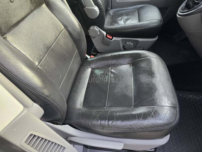 Volkswagen Transporter T5 2.5 TDI//KOMBINOVAN//