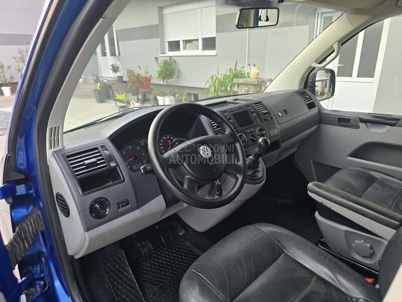 Volkswagen Transporter T5 2.5 TDI//KOMBINOVAN//