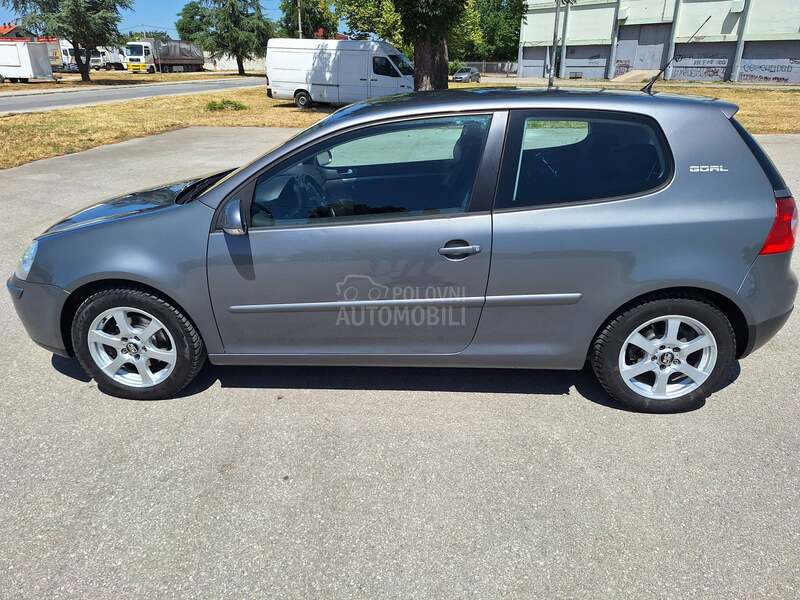 Volkswagen Golf 5 1.6 8V