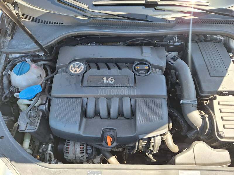 Volkswagen Golf 5 1.6 8V