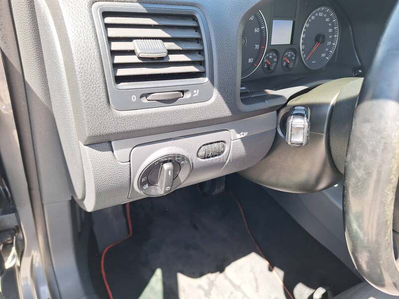 Volkswagen Golf 5 1.6 8V