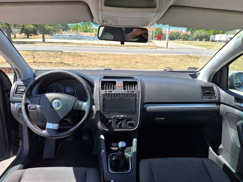 Volkswagen Golf 5 1.6 8V
