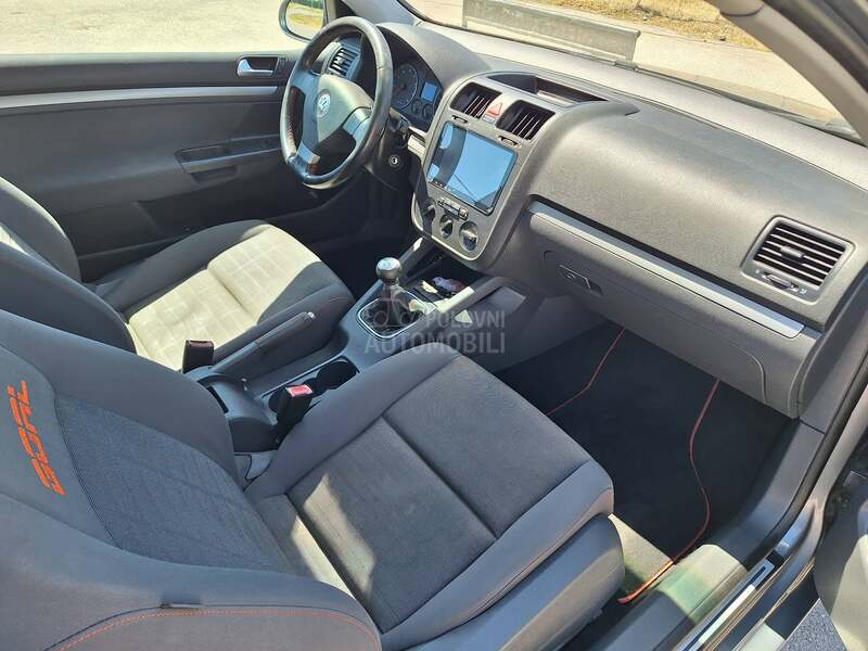 Volkswagen Golf 5 1.6 8V