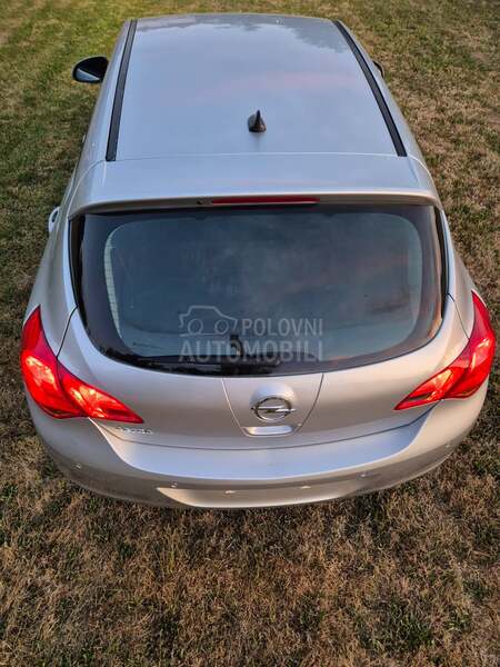 Opel Astra J 1.6
